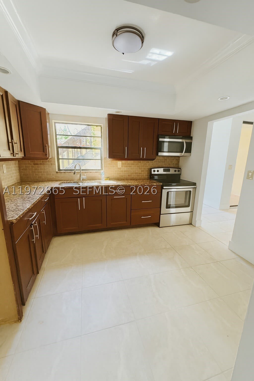 800 NE 199th St – photo 3