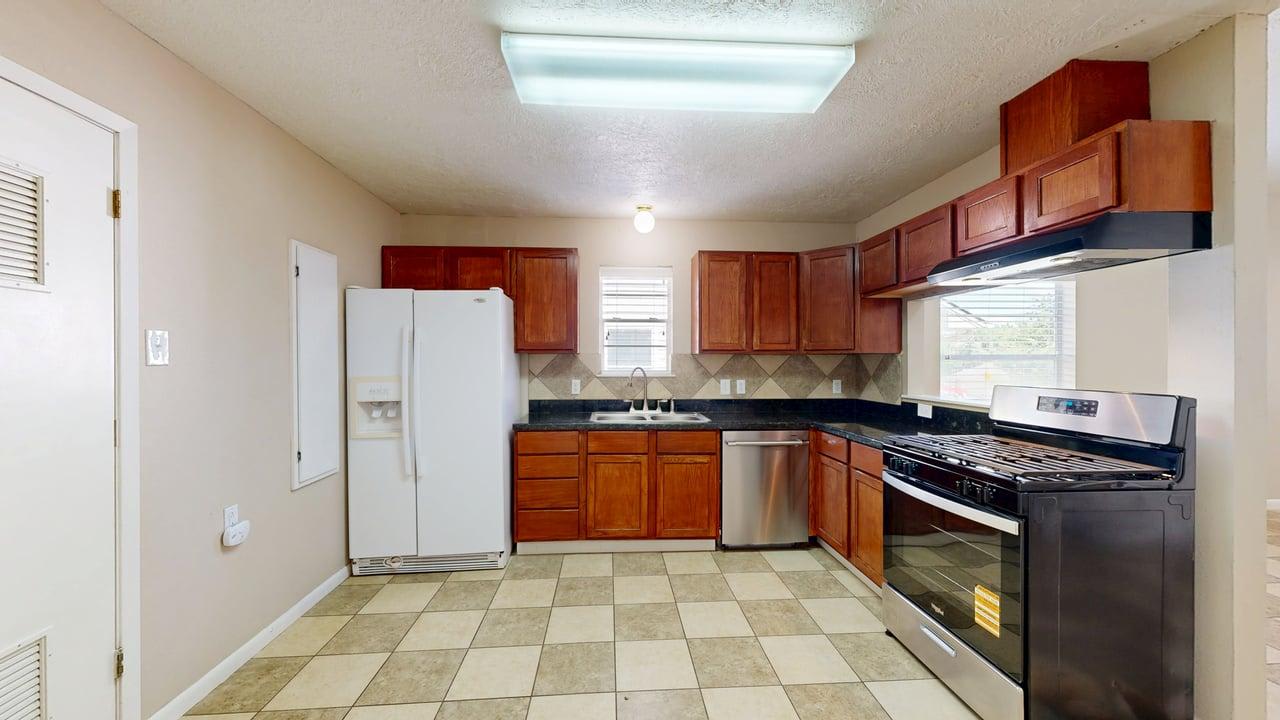 1724 Boardwalk Ct – photo 4