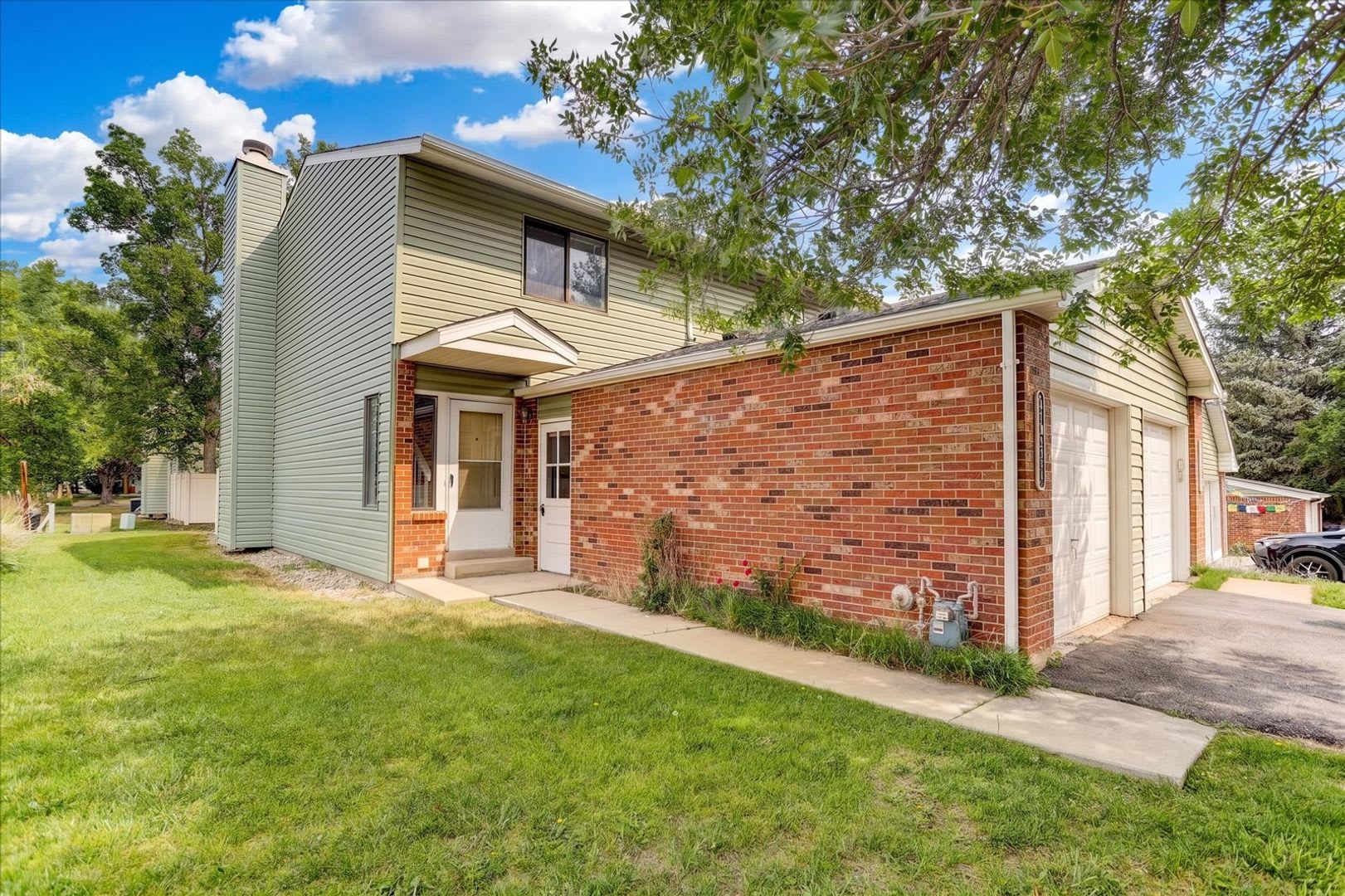Views, Garage, End Unit Townhome – photo 3