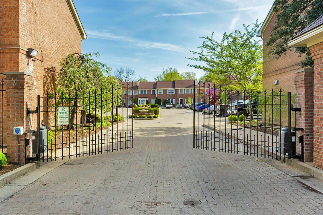 541 W Short Street – photo 2