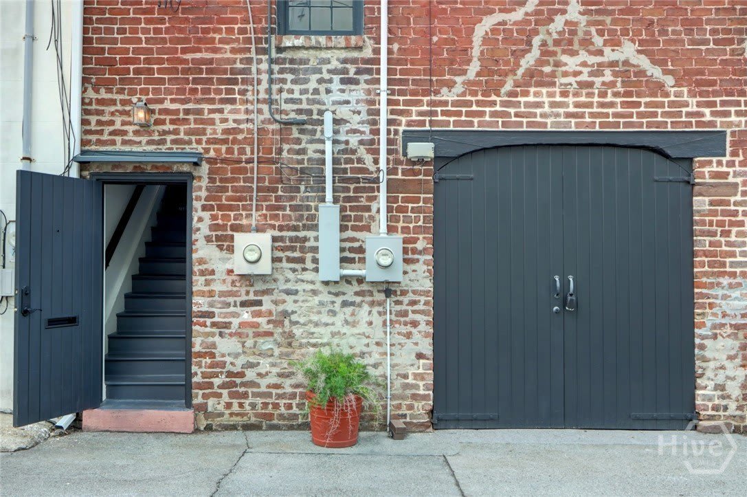 205 W Jones Lane – photo 2