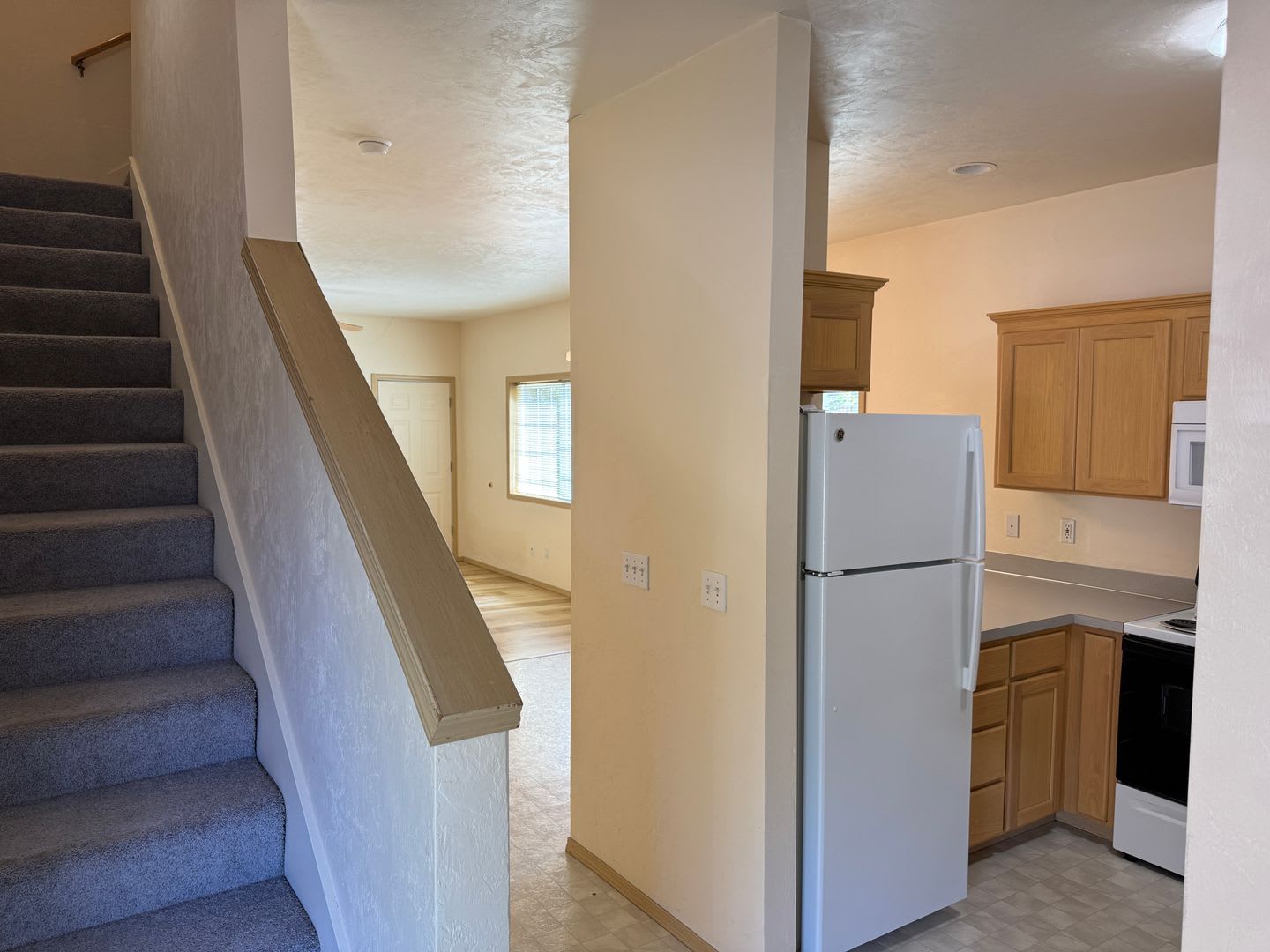 2 bedroom apartment in a great neighborhood! – photo 3