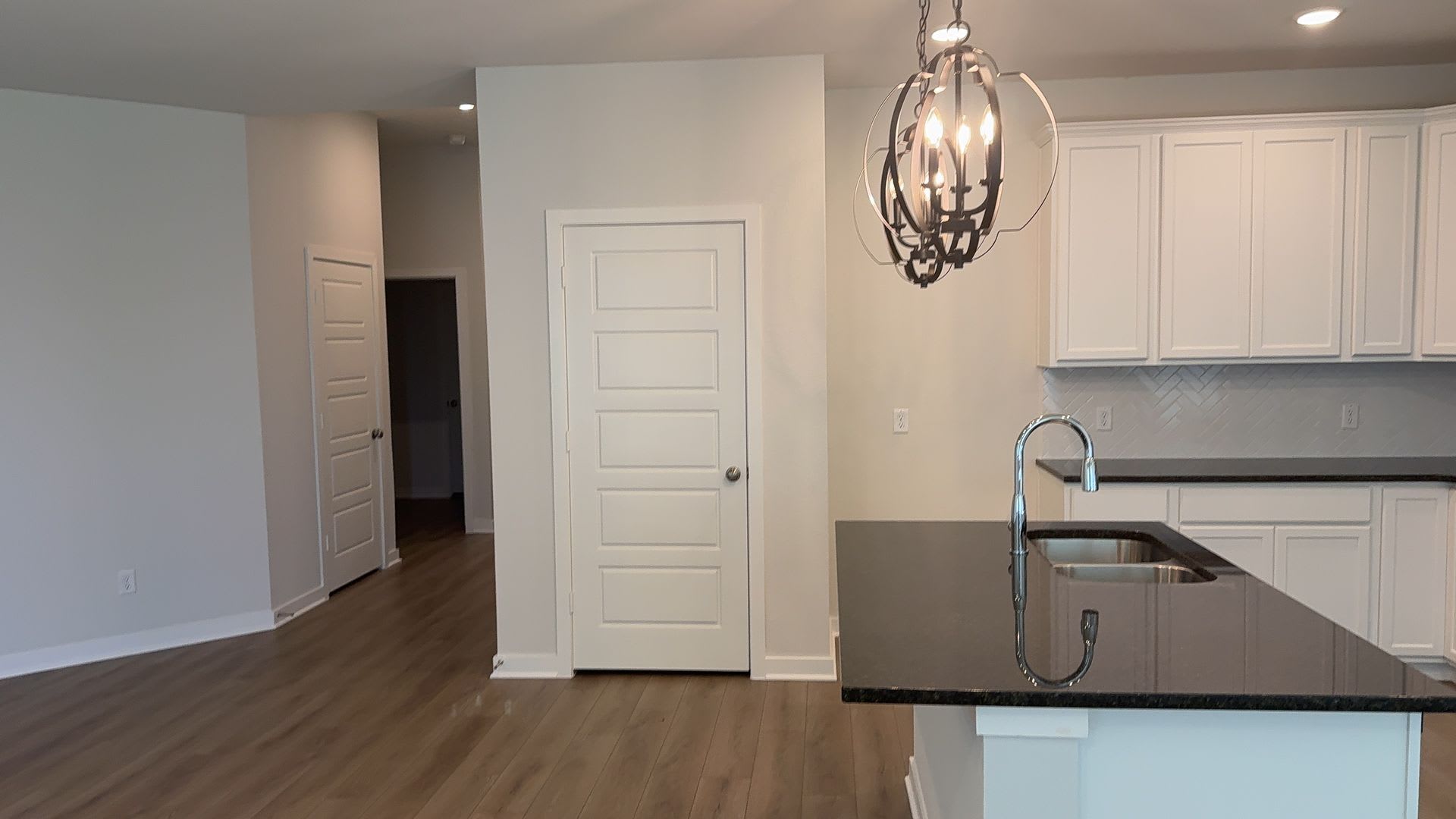 BRAND NEW 4-bedroom home! Close to the Lake! HALF OFF FIRST MONTHS RENT! – photo 3