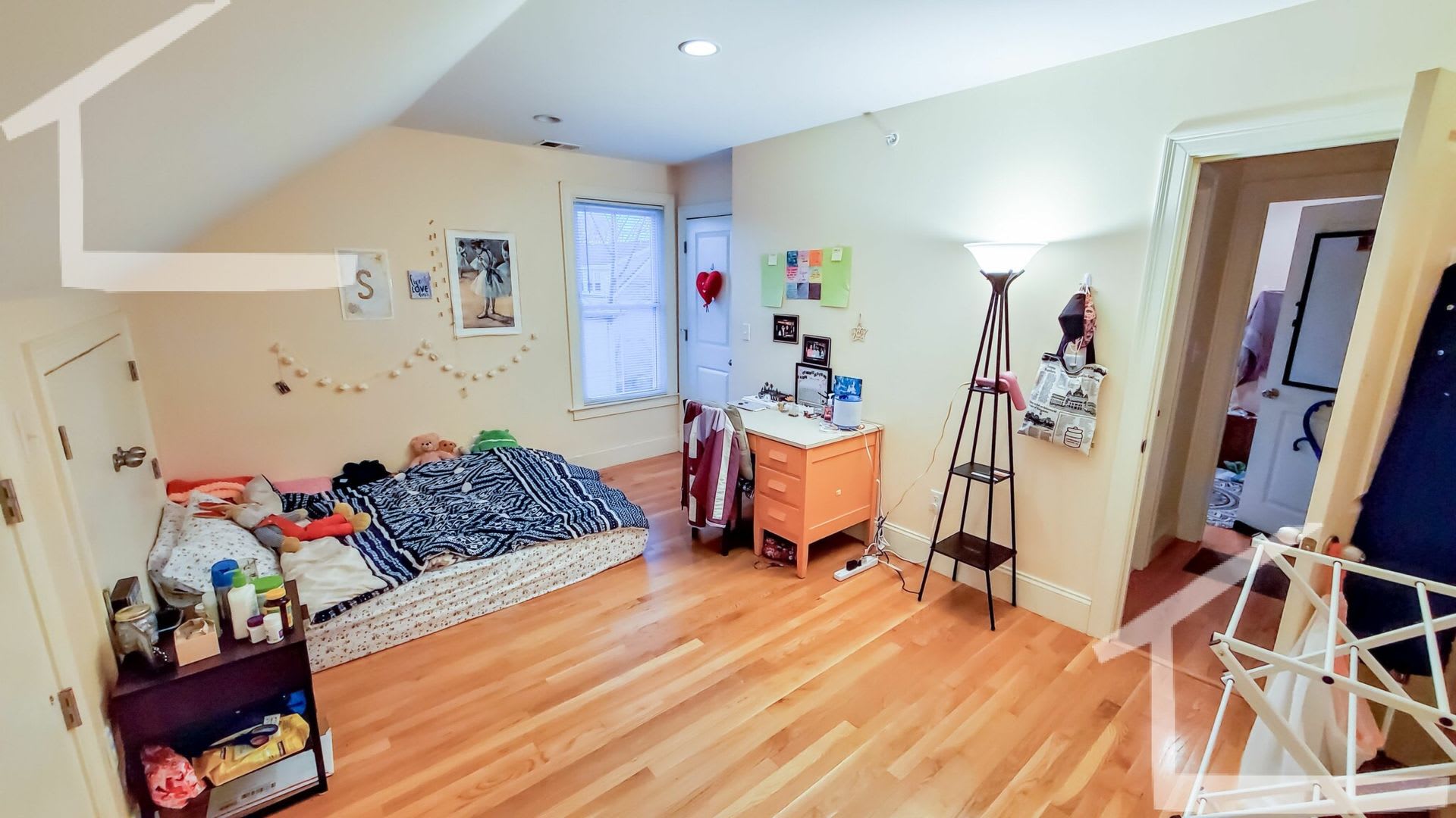 Charming 4 Bedroom-No Broker Fee – photo 4