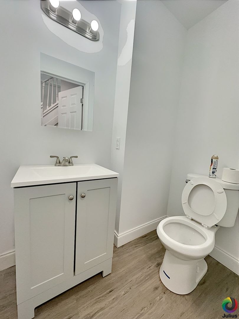 911 N Rose st 3 Bedroom 3.5 Bath – photo 2