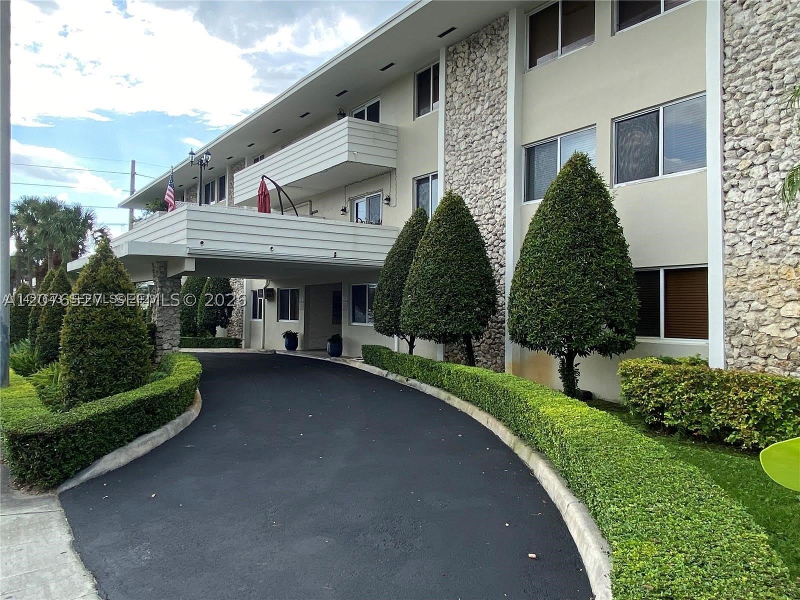 6250 Bird Rd – photo 1