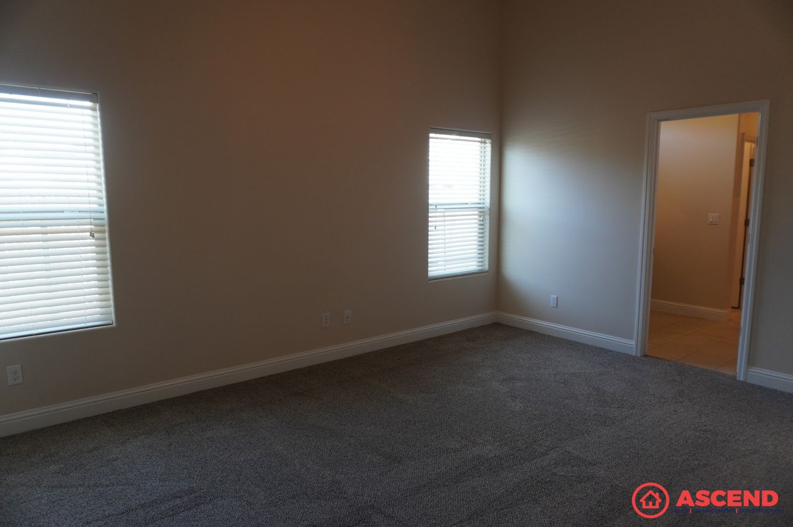 Beautiful 3 Bedroom Corner Lot Home With Solar Spacious Backyard – photo 5