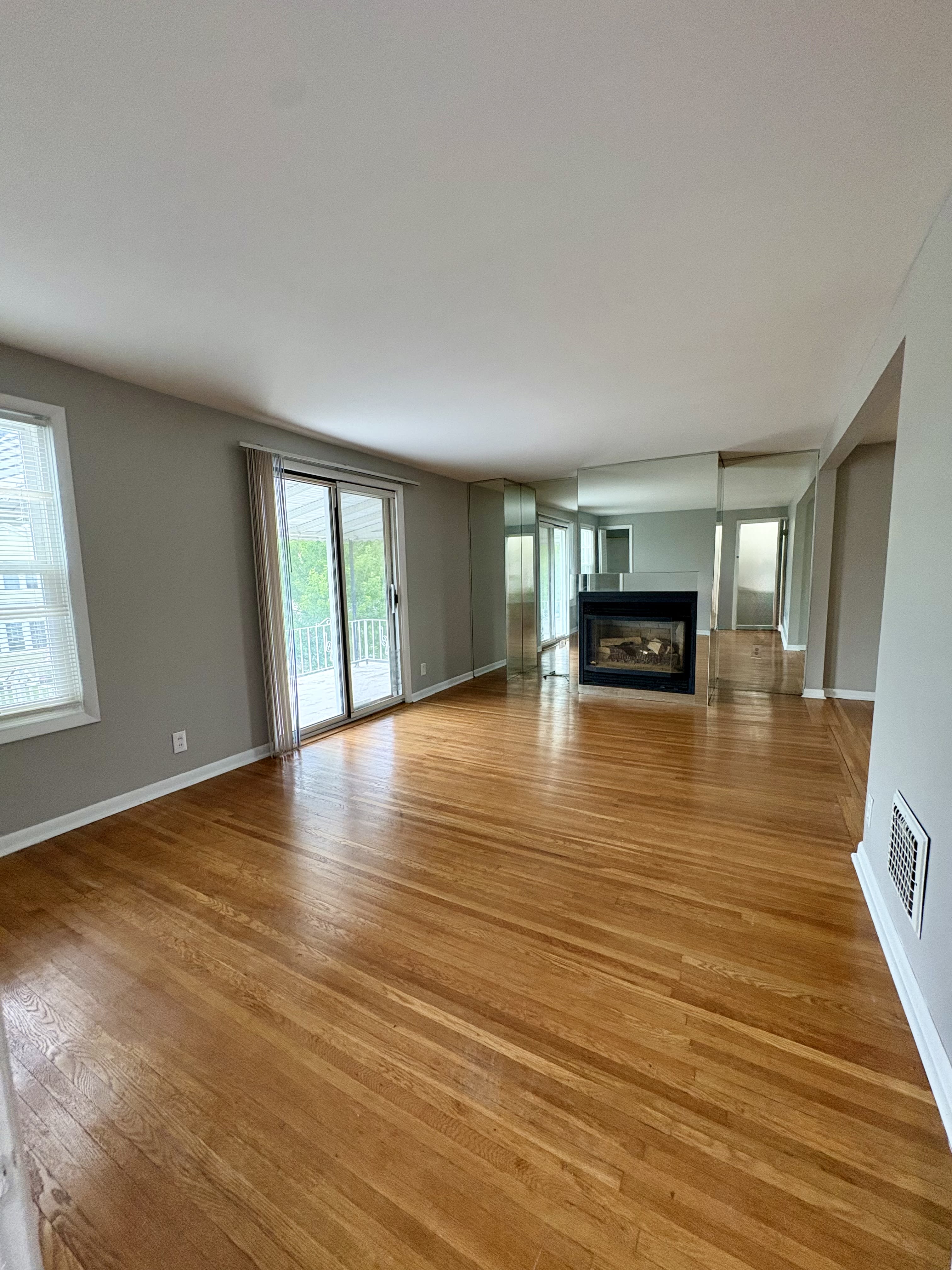 312 Victoria Boulevard – photo 3