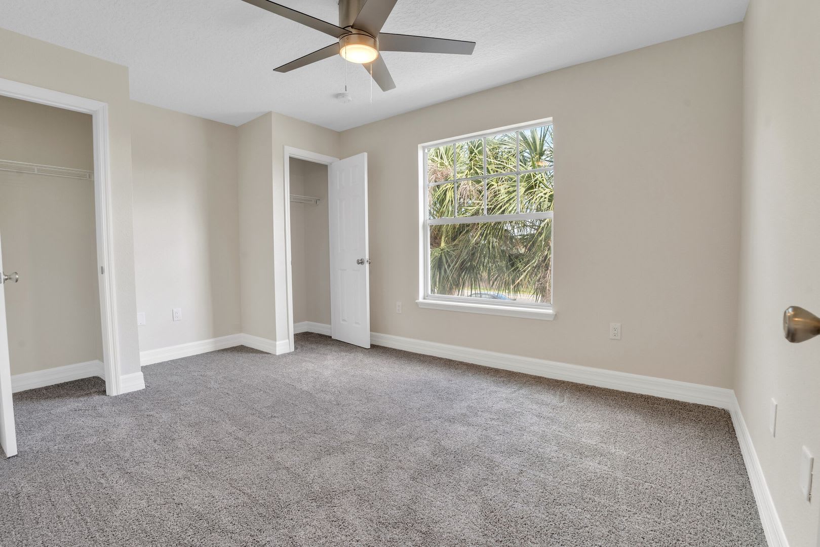 Spacious 4 Bed 2 5 Bath Townhome Minutes From The Indian River – photo 2
