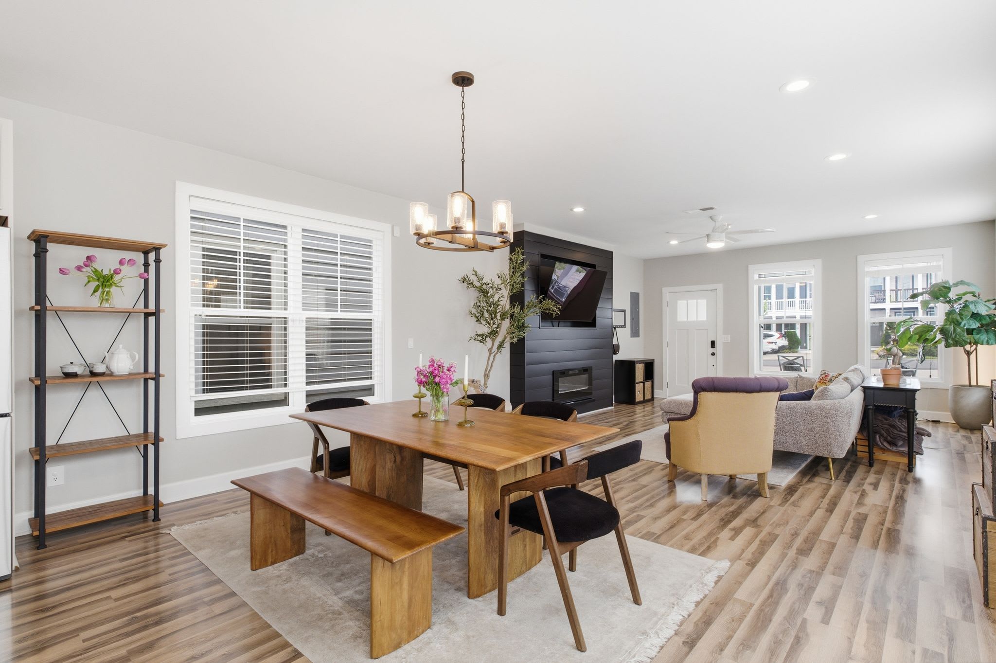 2140 Burns Street – photo 1