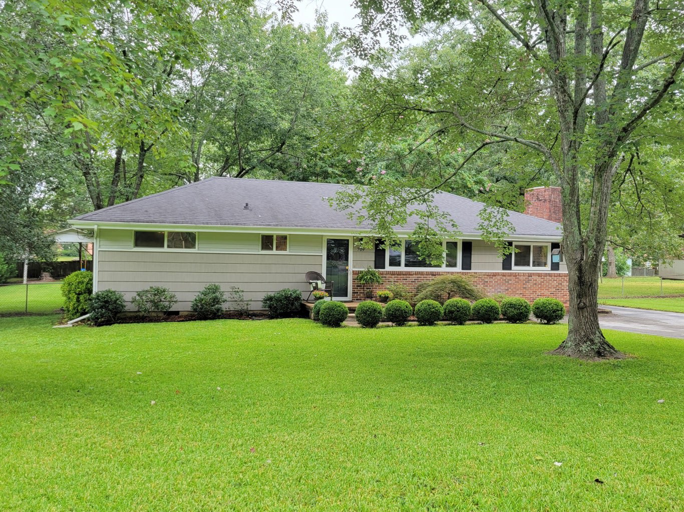709 James Ave – photo 2