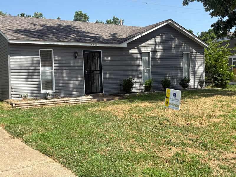 4401 Howardcrest Dr – photo 2