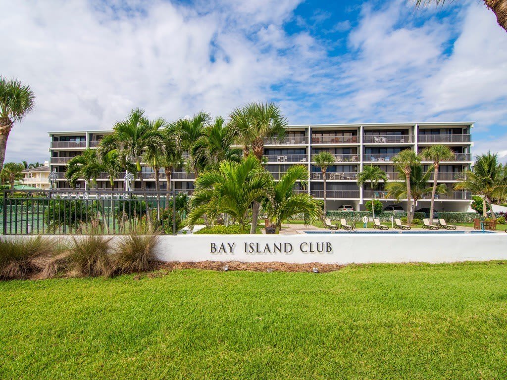 4141 Ocean Drive – photo 1