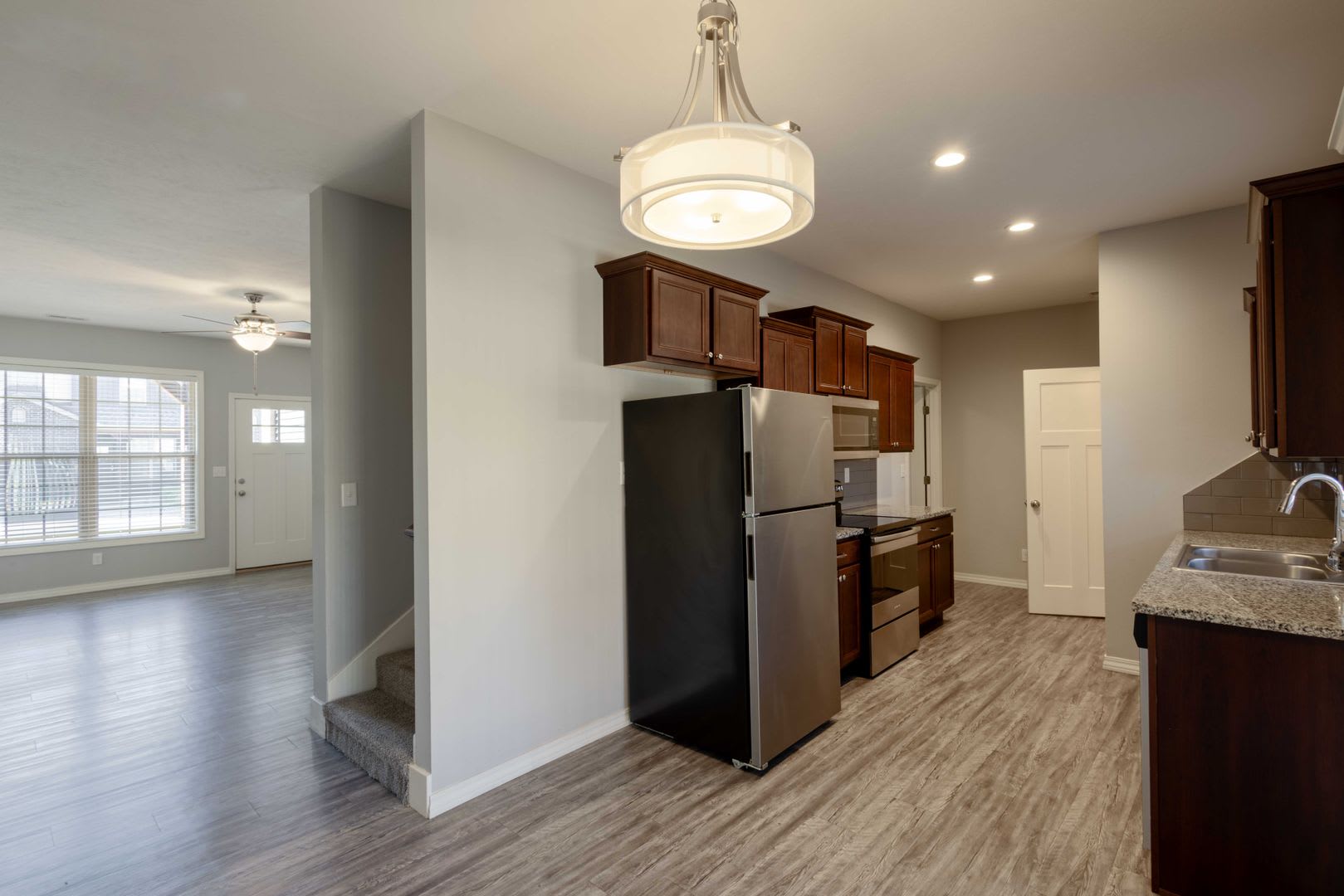 NEW LUXURY 3 BED 2.5 BATH TOWNHOUSE!!! – photo 2