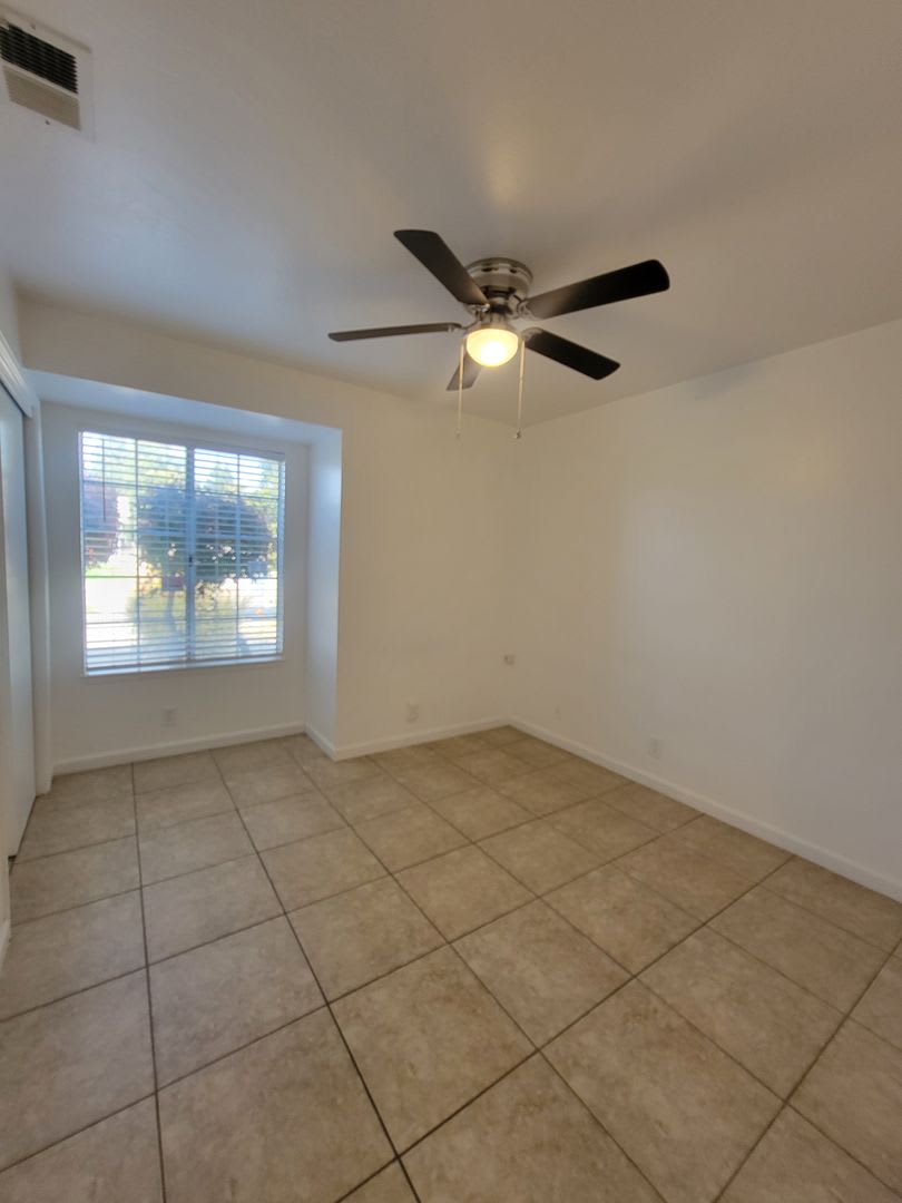 1749 E. Laurel Ave – photo 4