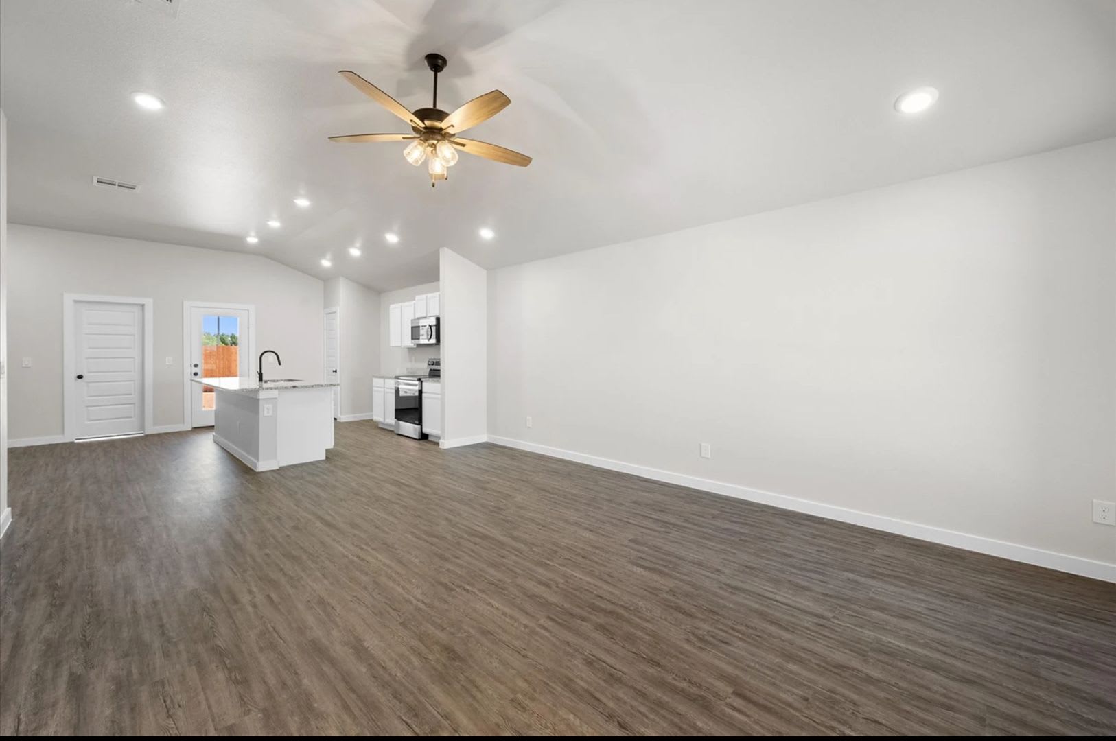999 First Month S Rent Special – photo 2