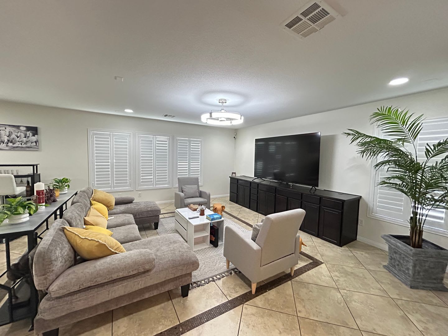 Fully Furnished 4 Bedroom 2.5 Home! – photo 3