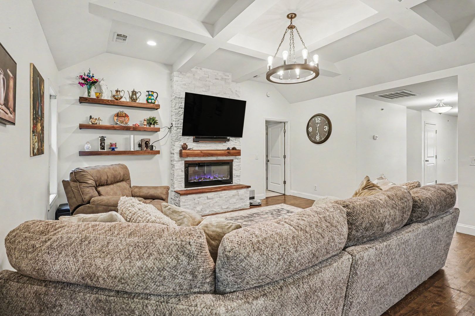3 Bedroom 2 Bathroom Home – photo 5