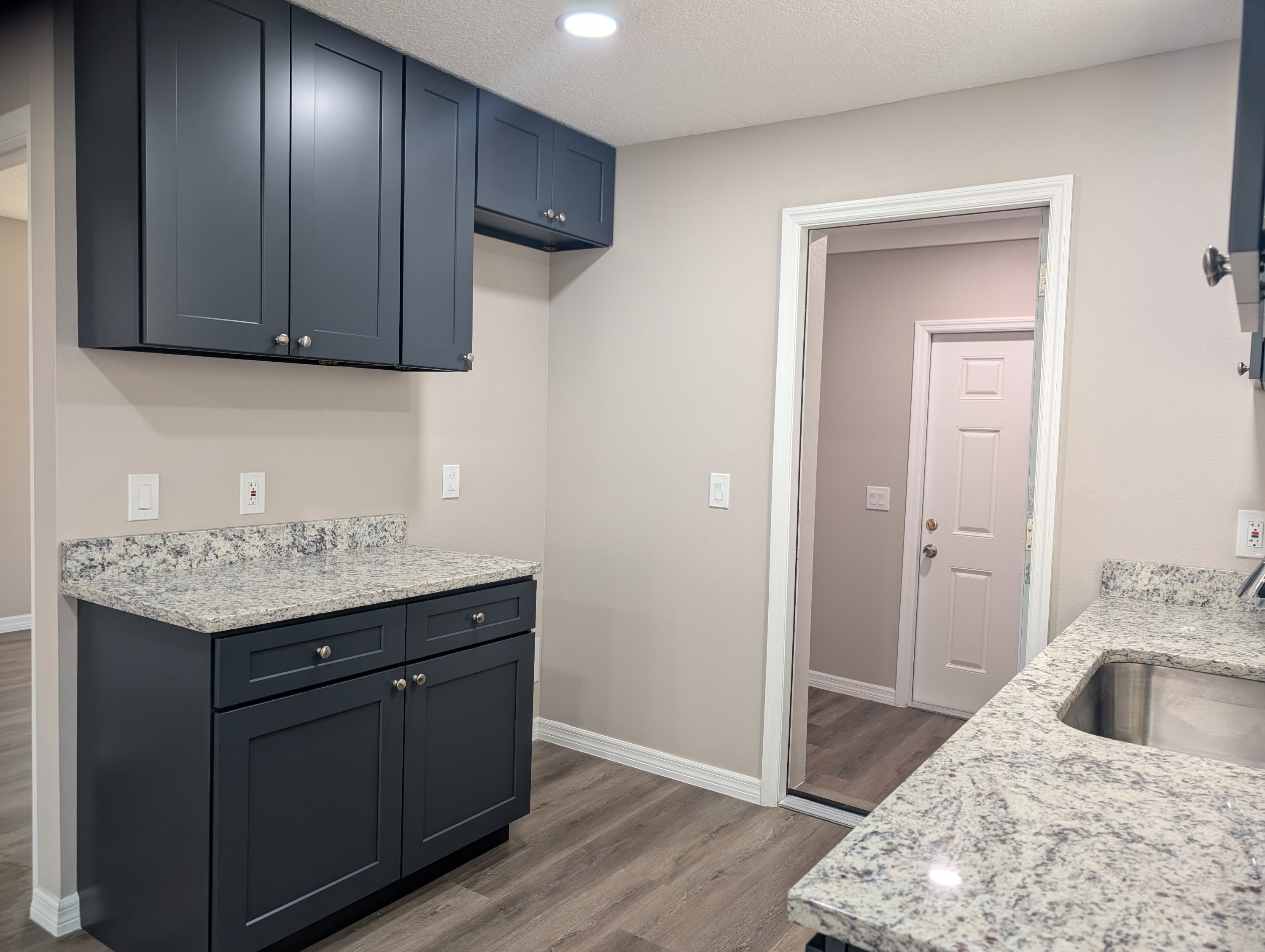 811 Hills St – photo 4