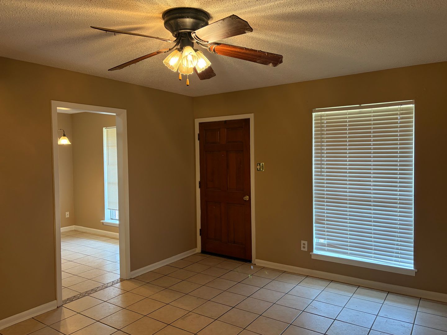 Spacious 4 Bedroom Home in Sun City – photo 2