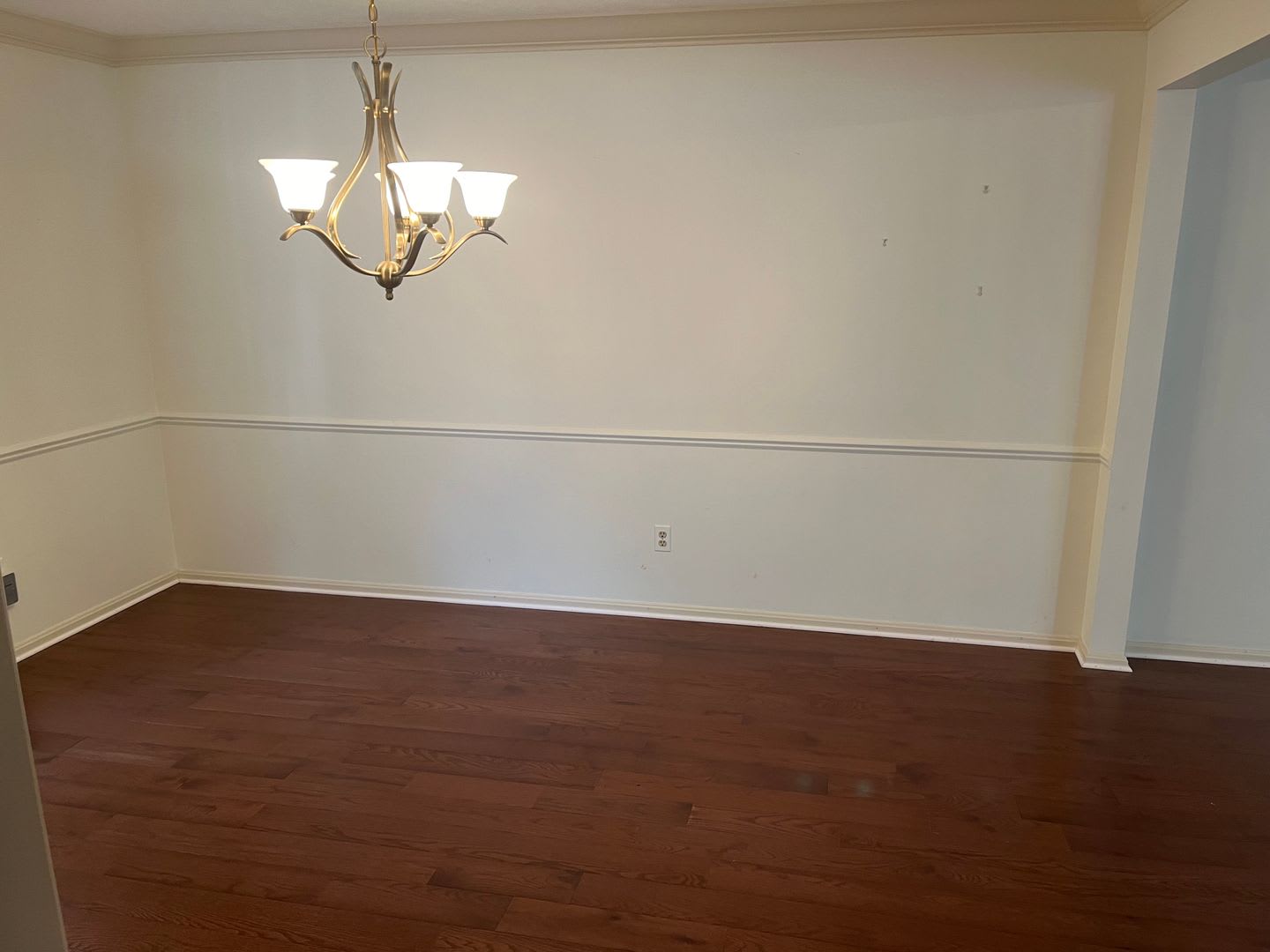 Beautifully Updated 4Bdrm 2 5Bath Home Available In Westlake – photo 3
