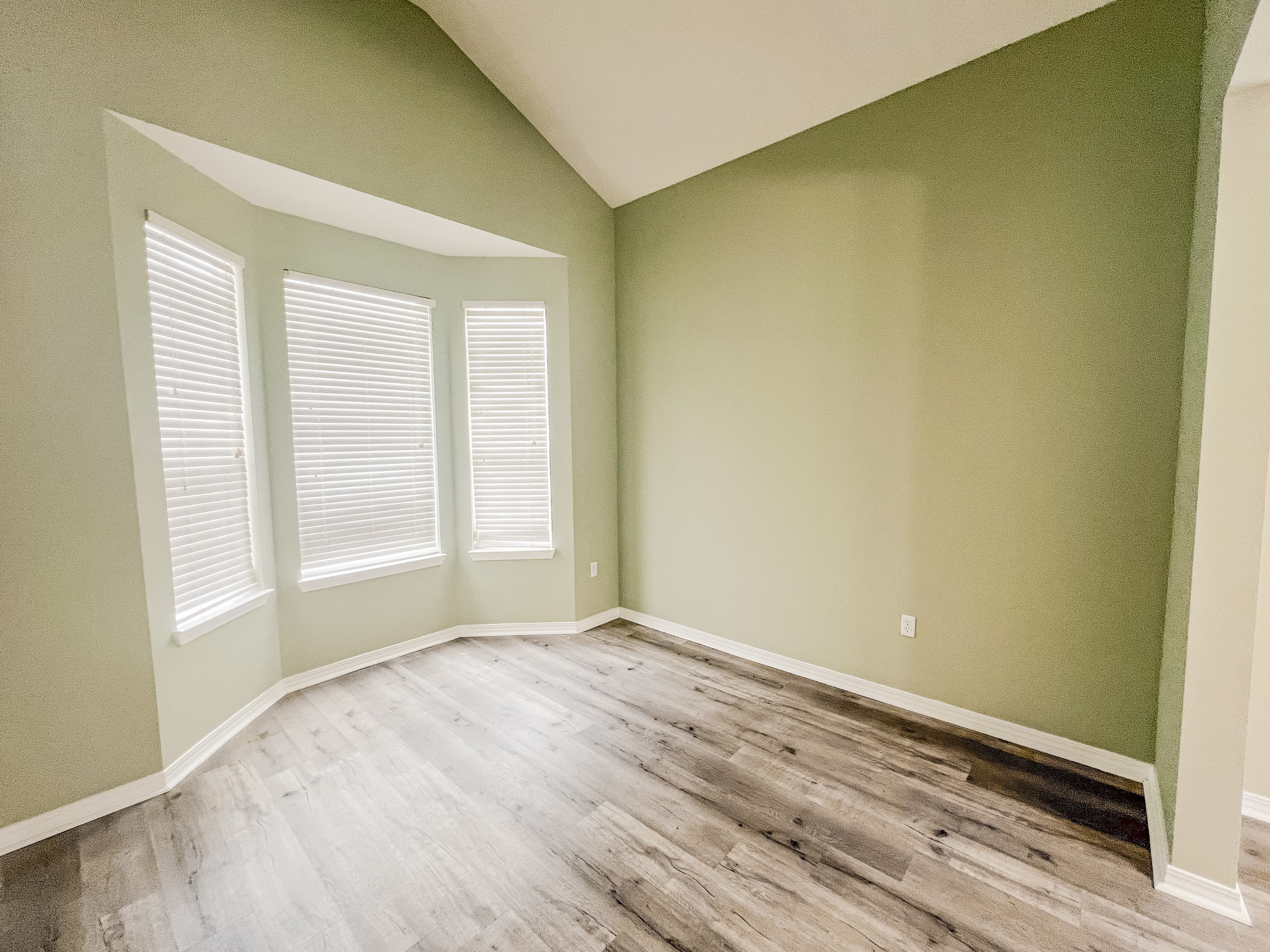 122 Peoria Boulevard – photo 2