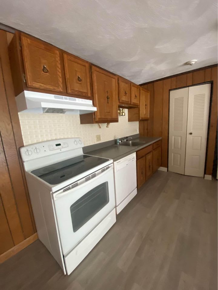 300 Smithfield Rd – photo 3