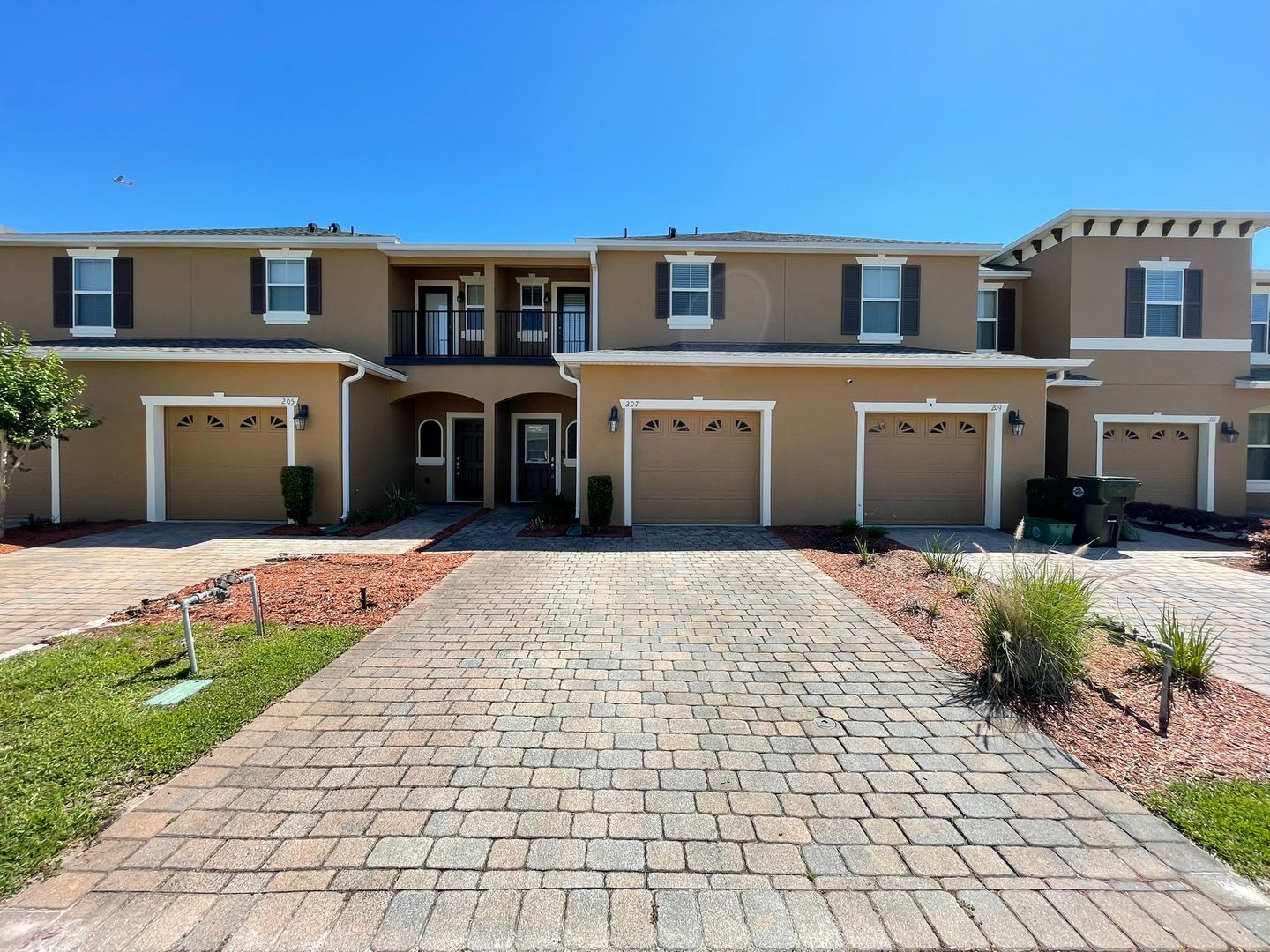 2 Bedroom, 2.5 Bathroom Townhome in Grande Champions – photo 2