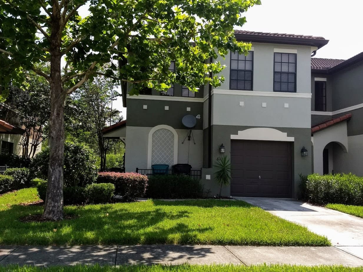 Beautiful Corner Unit Townhome In Gated Tivoli Gardens 3 Bedrooms Loft Conservation Views – photo 2