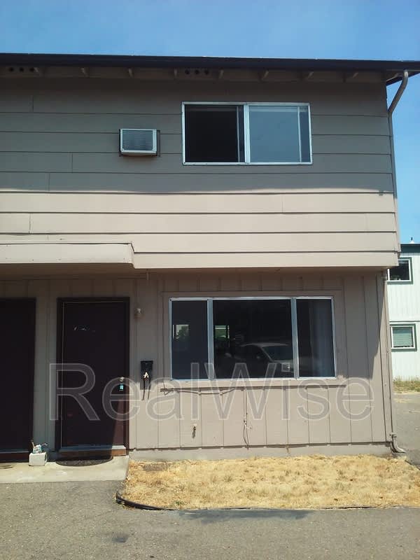 1112 SW 5th St – photo 1