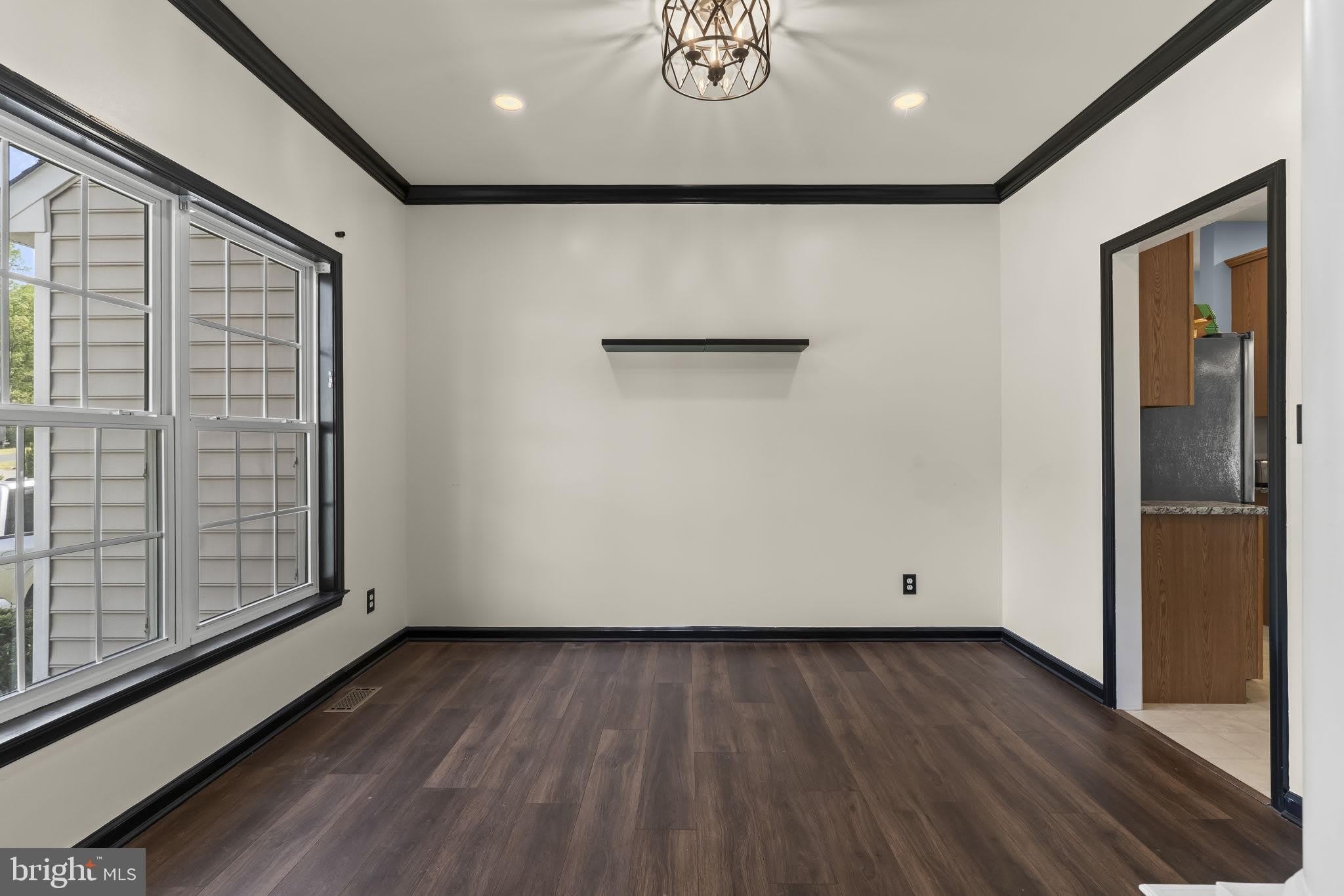 9533 BARBARAS Way – photo 4
