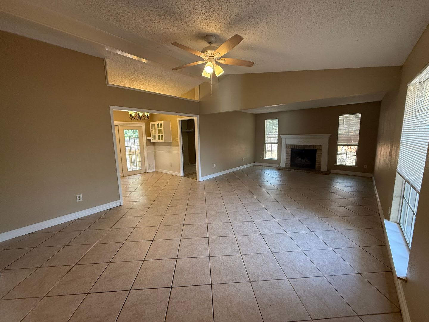 1510 Glen Burnie Dr 3 Beds 1 5 Bath 1795 – photo 2