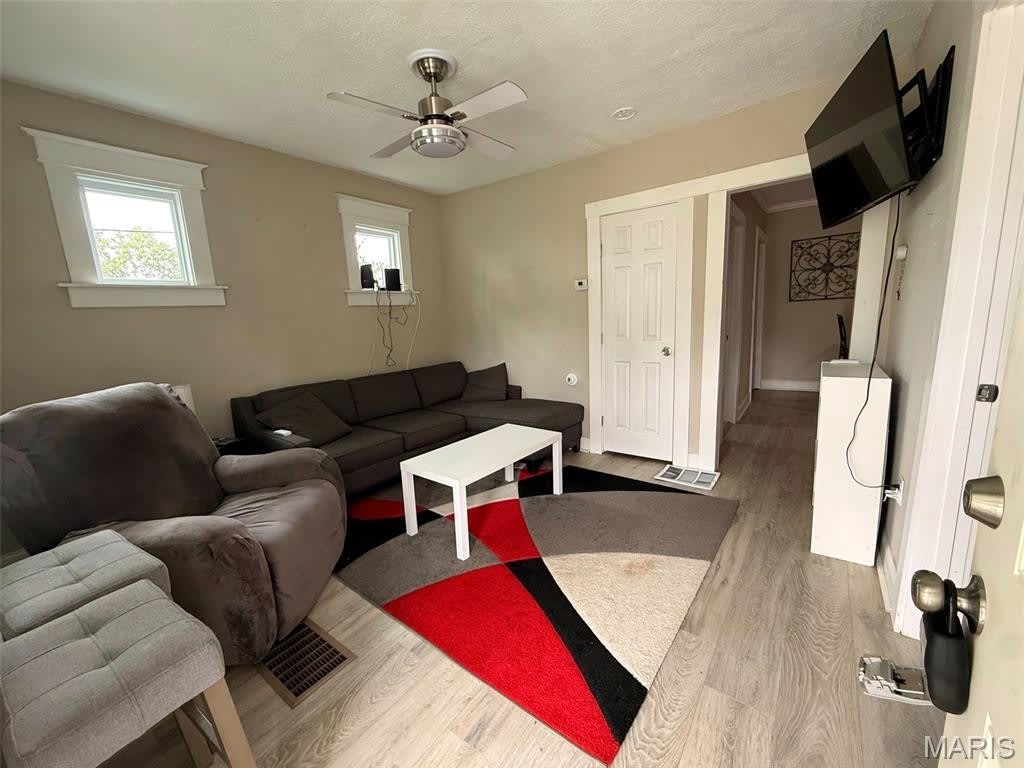 9914 Clyde Avenue – photo 4