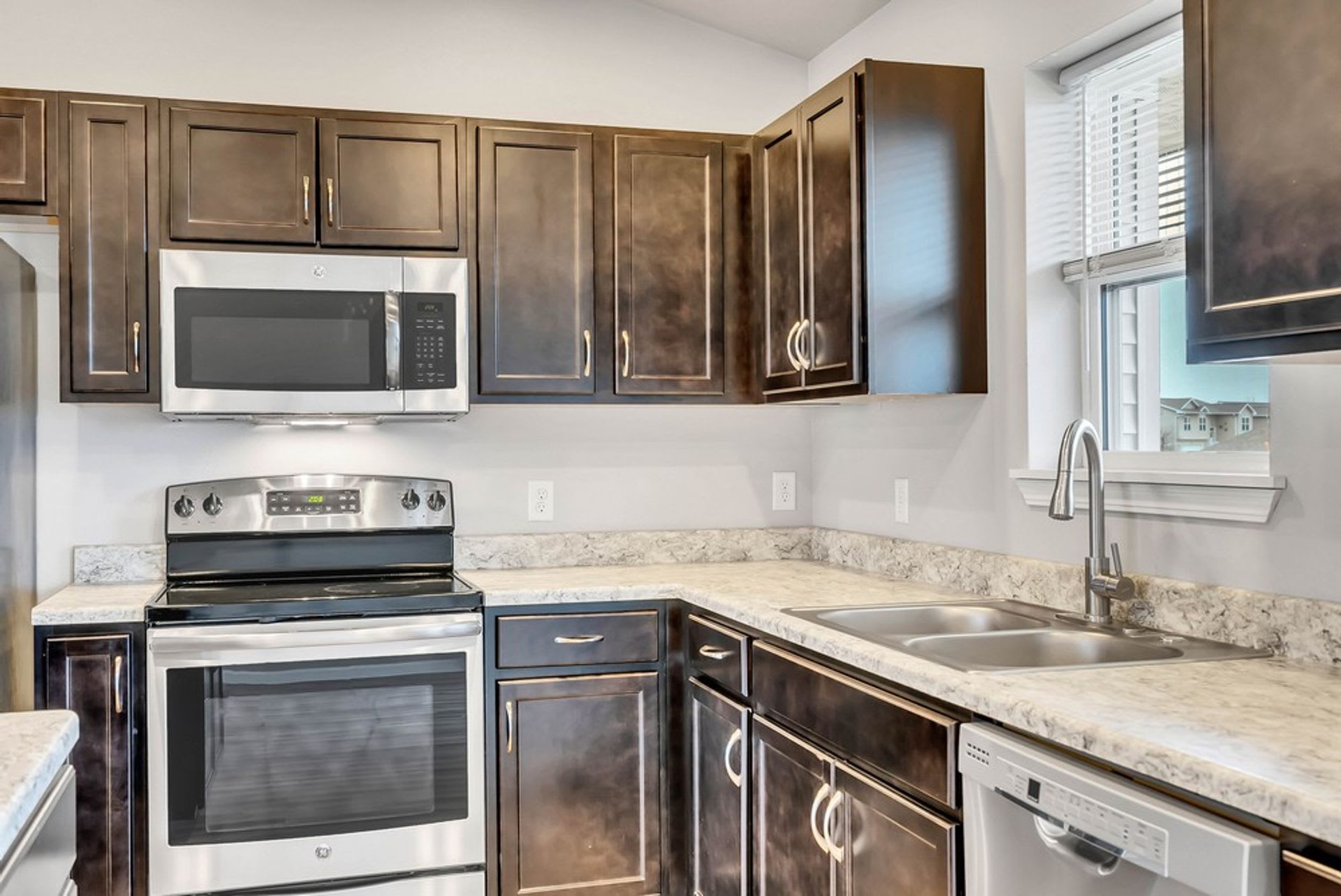 Beautiful 2 Bed 2 Bath – photo 3