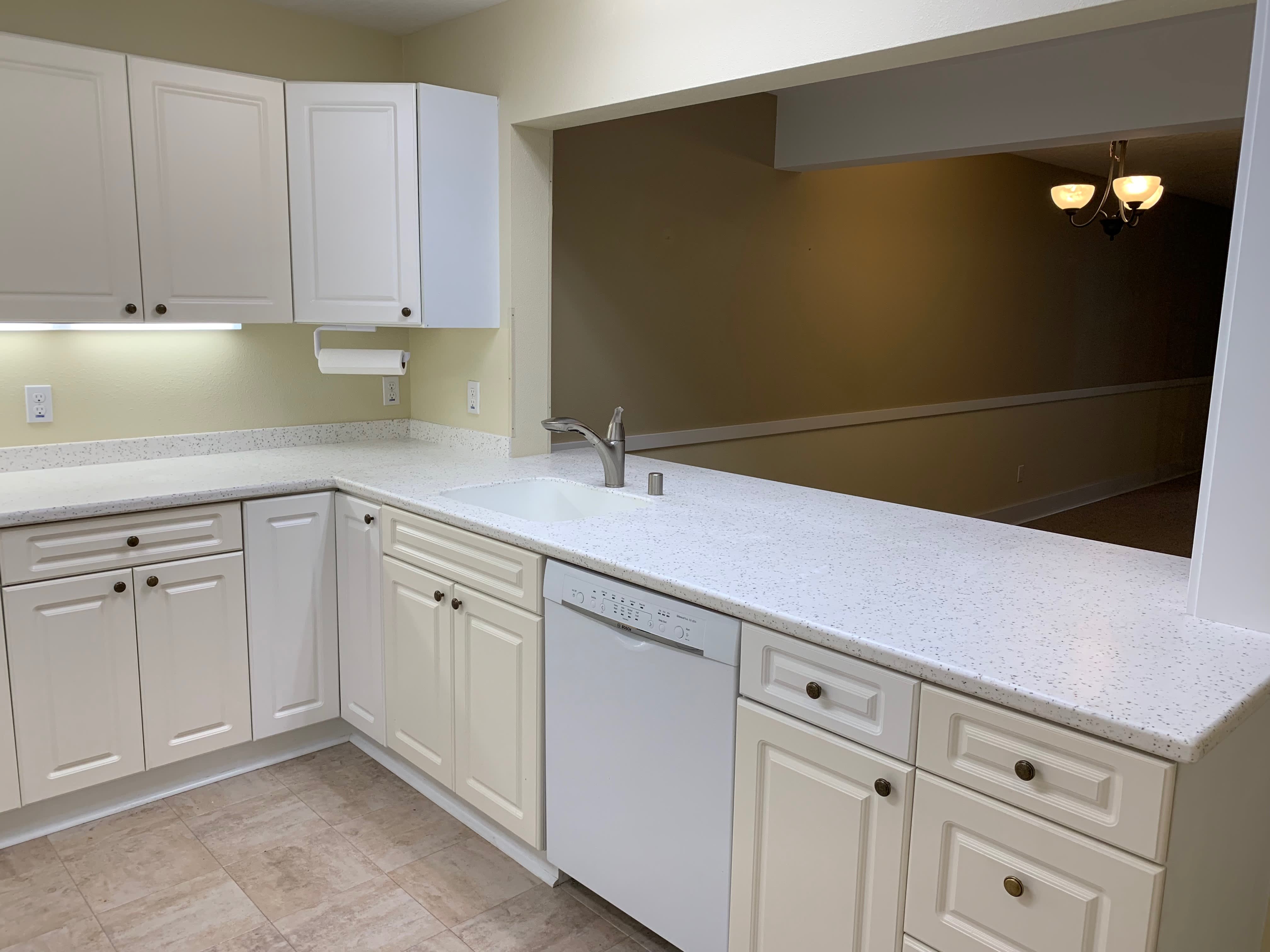 916 South Hatch Street – photo 4