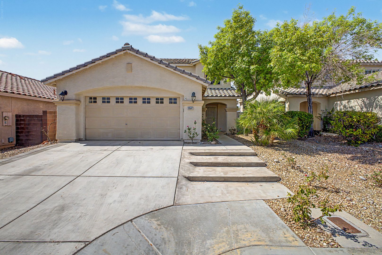 4-Bedroom Home in Summerlin with pool! – photo 2