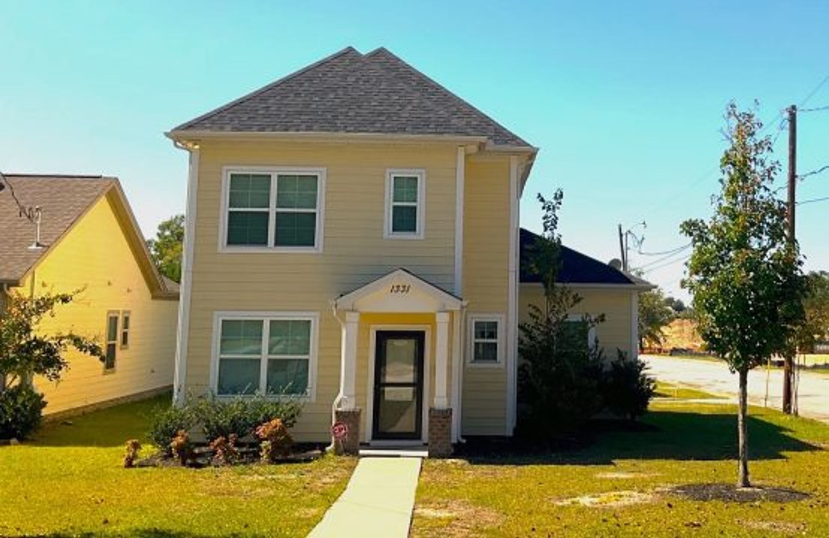 Beautiful 4bed/2.5bath in Hampton Place – photo 1
