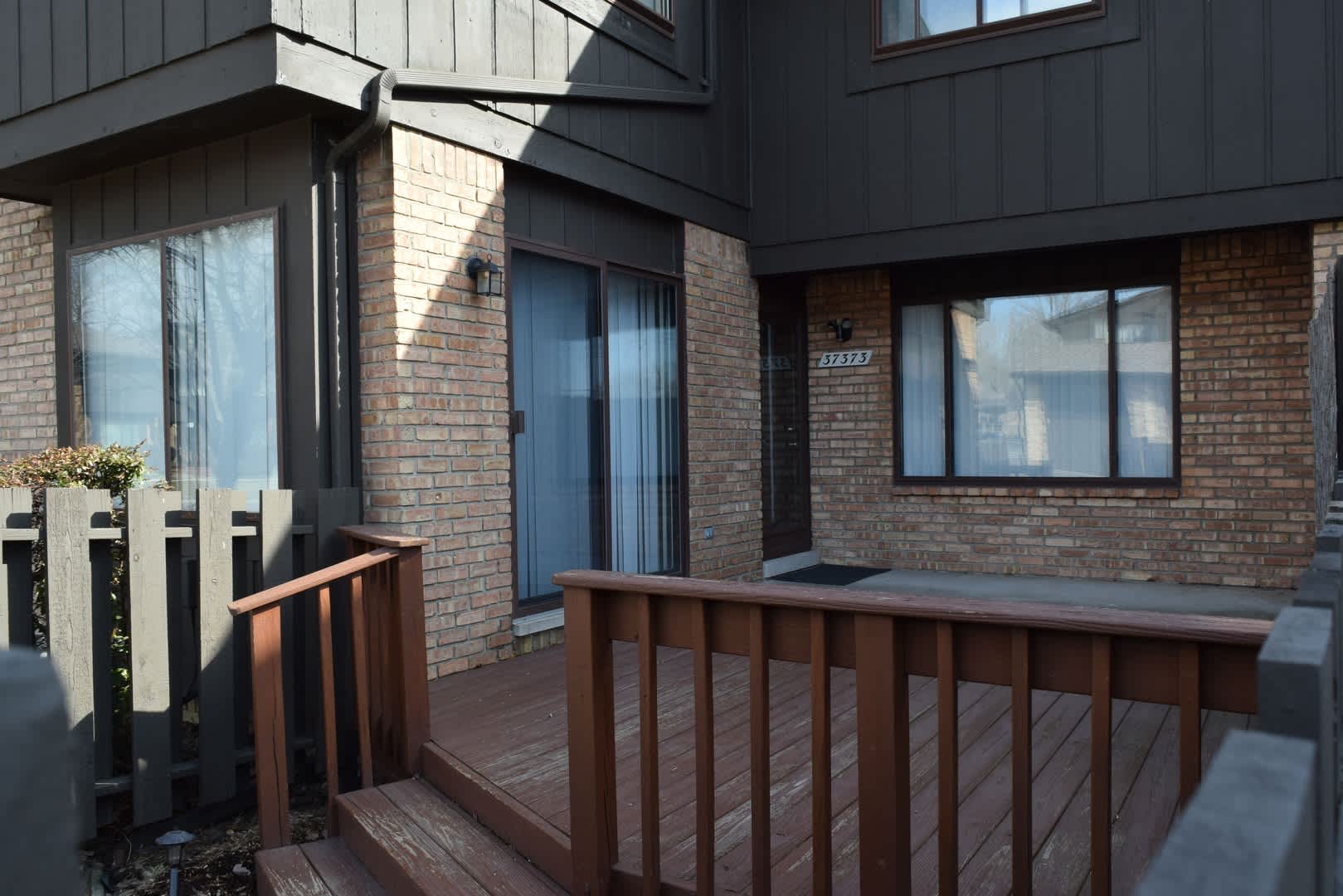 August Signing Special Updated 2 Bedroom Condo With Finished Basement Garage Pool Tennis Clubhouse – photo 1