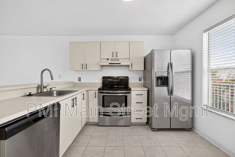 2512 Woodgate Blvd – photo 3