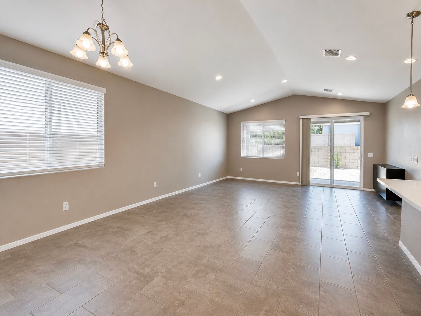 Stylish 3-Bedroom Saddlewood Home – Available Now! – photo 4