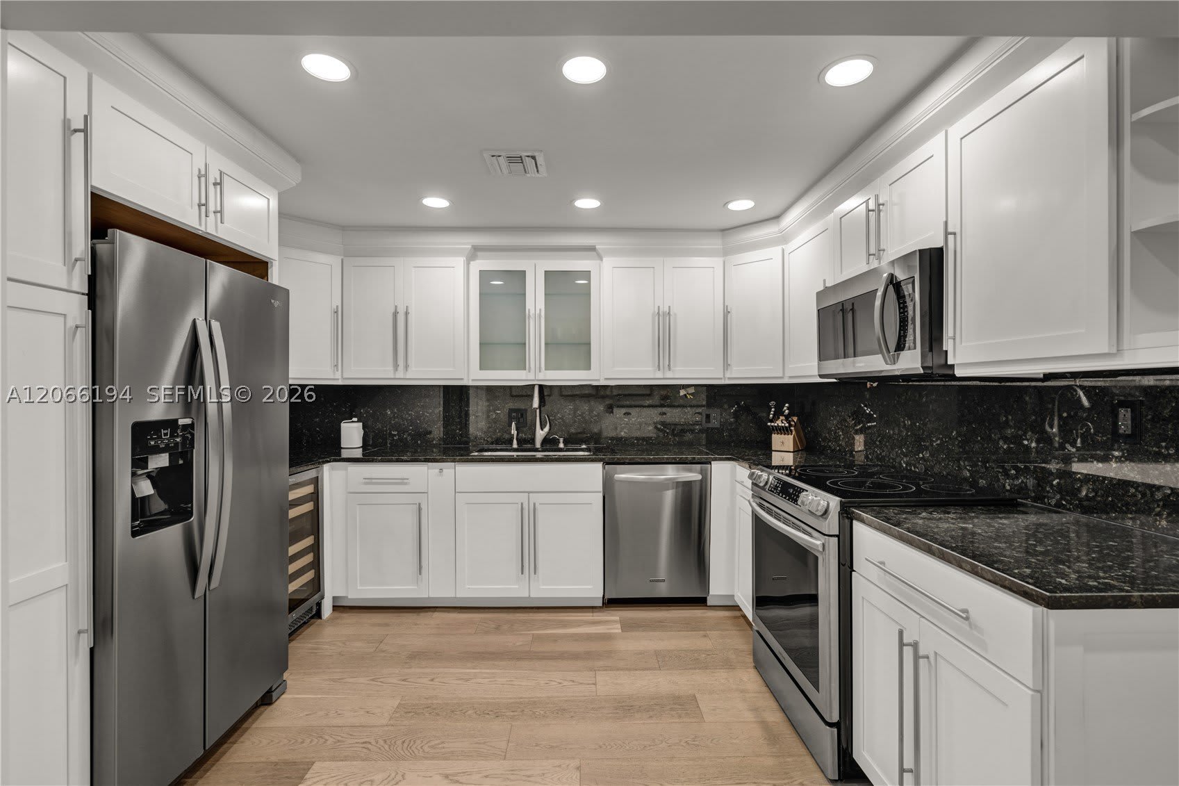 6011 N Bayshore Dr – photo 4