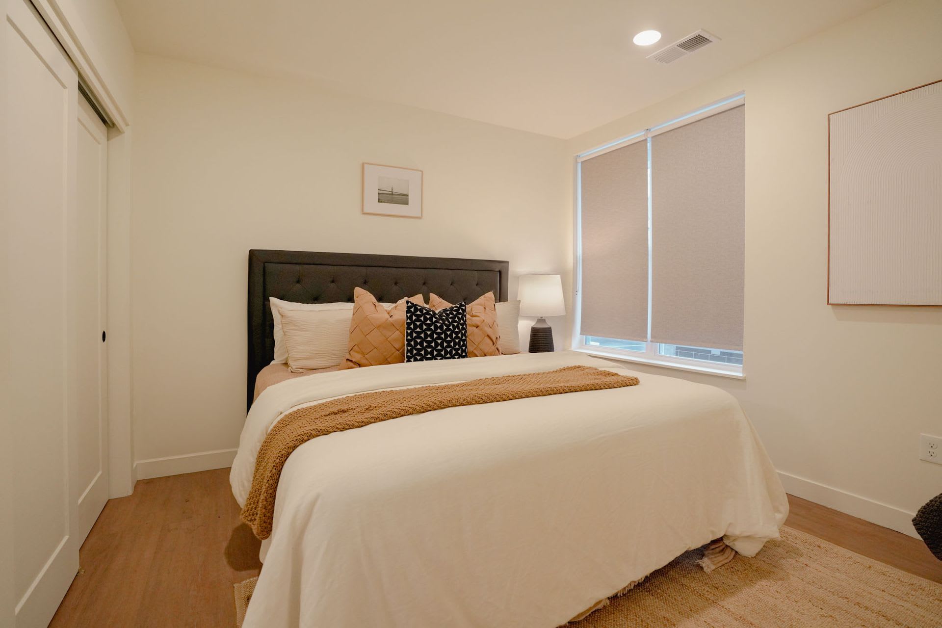476 Taylor Apartments – photo 3