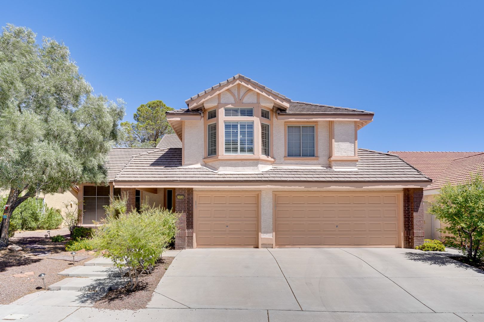 Luxury Meets Comfort in This Beautiful 4-Bedroom Retreat – photo 5