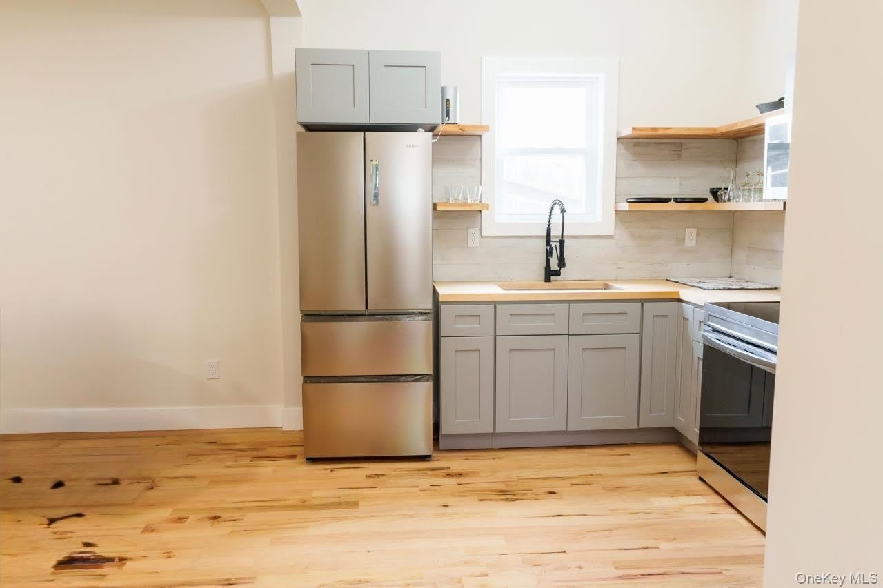 328 Columbia Street – photo 3