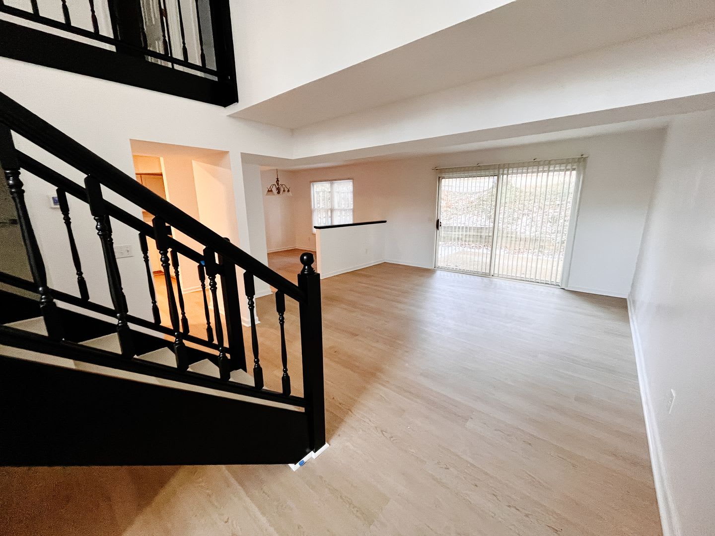 Updated and Conveniently Located 3 Bedroom 2.5 Bath Townhouse – photo 4
