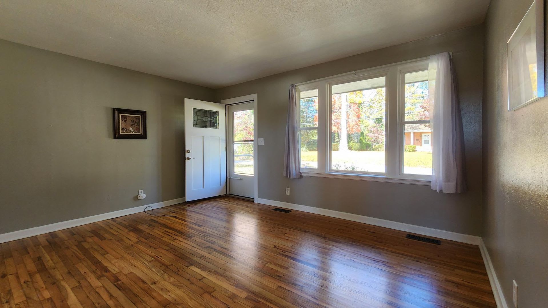 Newly Renovated Sapphire Manor Condo – photo 2