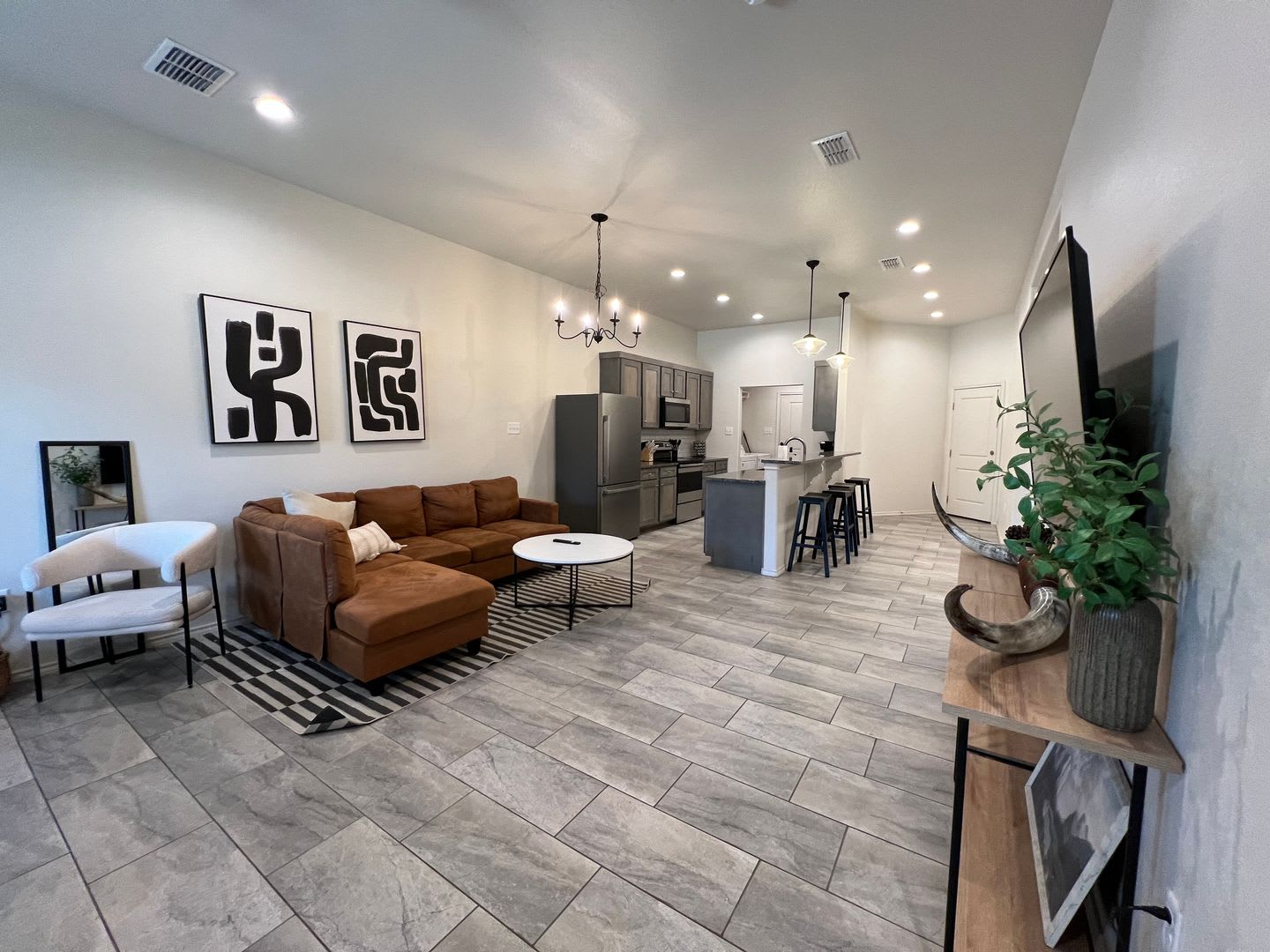 Townhome- Walking Distance to Lubbock Cooper- HALF OFF FIRST FULL MONTH'S RENT – photo 1