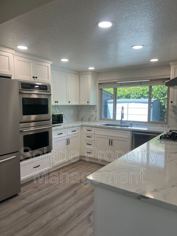 142 Hillview Drive – photo 2