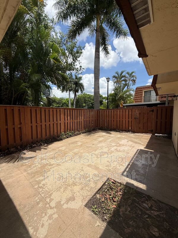 5249 CEDARBEND DR – photo 2