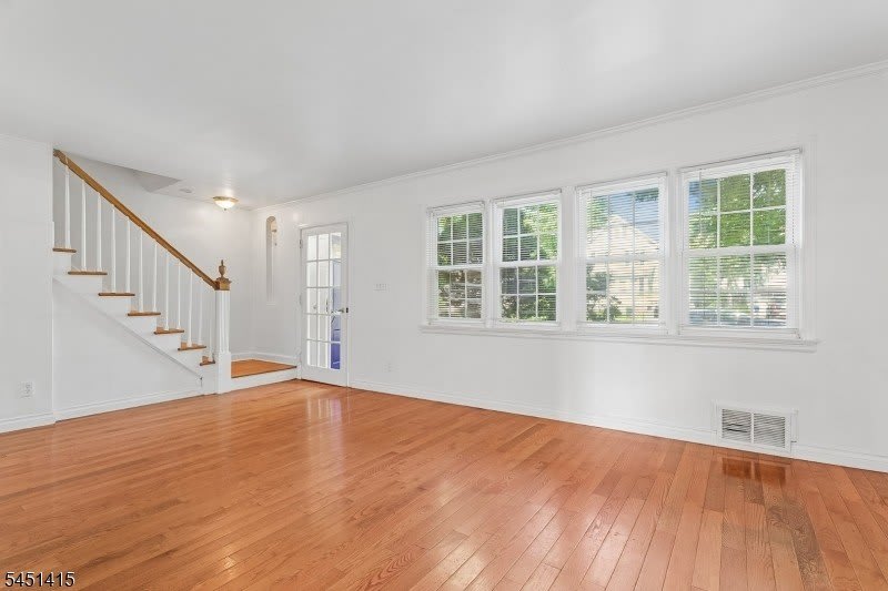 32 Locust Ave – photo 2
